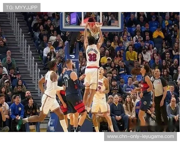 NBA球星封盖怒扇对手：激情瞬间背后的篮球哲学