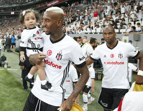 乐鱼体育平台官网-曼联中场埃利奥特·安德森抢断表现亮眼，曼联安德森采访